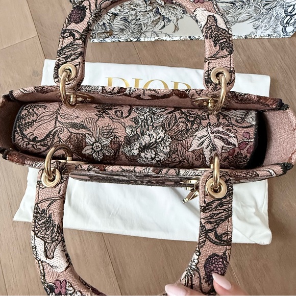 Dior Medium Lady D-Lite in Jardin Magique in Pink - Picture 9 of 16